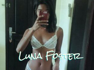 Luna_Foster