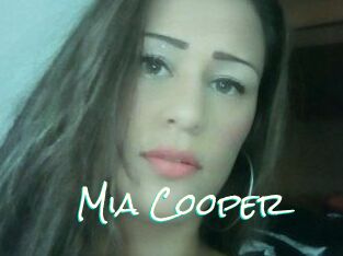 Mia_Cooper