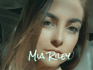 Mia_Riley