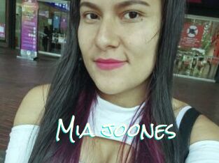 Mia_joones